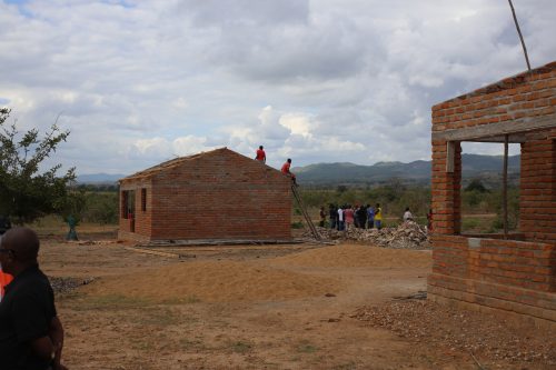 Obras-de-construcao-de-11-habitacoes-destinadas-a-familias-afectadas-pelo-Ciclone-Freddy.045A6026